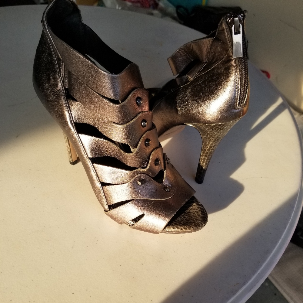 Shoes - Picture 3 of 4